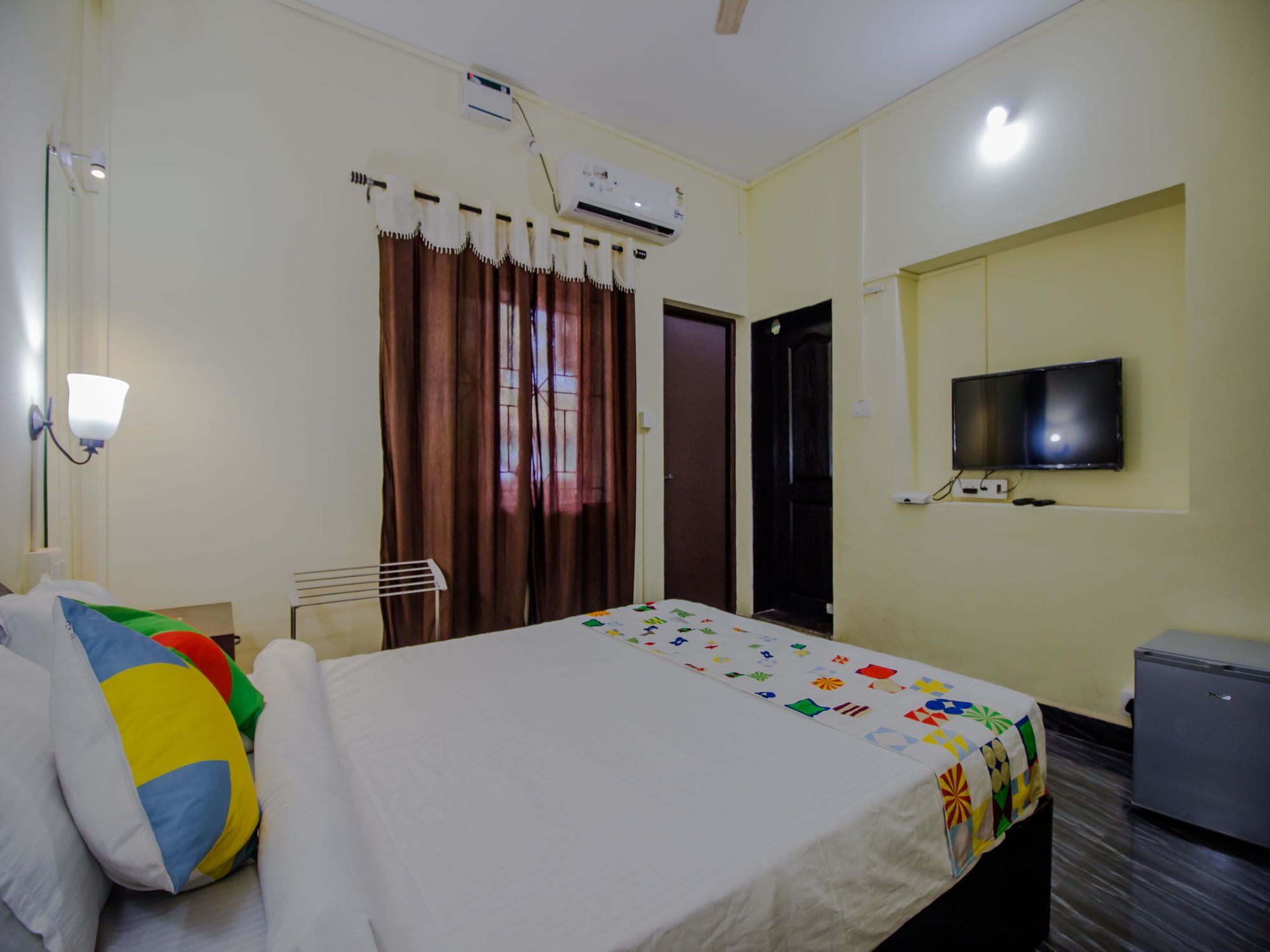 Oyo 14182 Graceful Ashwem Hotel